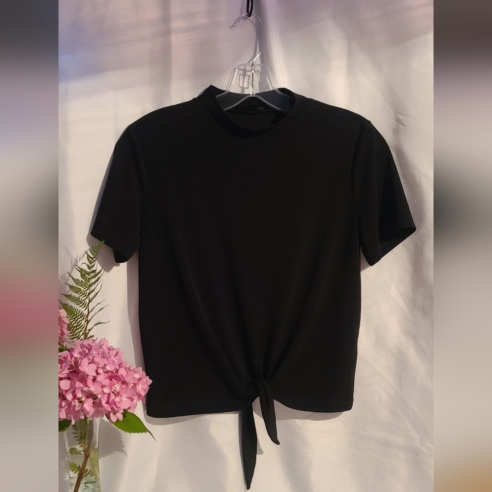 Dynamite Crop Top with Tie - size  M